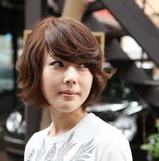 No wonder this particular style constantly makes its way to the #28: 20 Pretty Short Asian Hairstyles