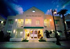 El quality inn key west de dos estrellas está situado cerca del golfo de méxico y a pocos minutos de la parte antigua de la ciudad. Hotel Silver Palms Inn Key West Key West Florida Keys