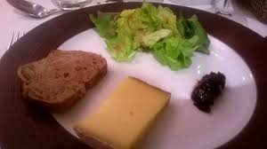 Tomme Du Jura Pain Aux Noix Et Confiture De Cerises Noires Picture Of Bistrot La Charrette Besancon Tripadvisor