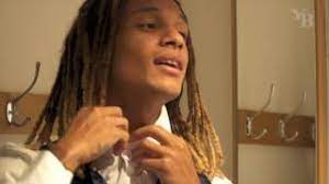 Das vermeldete der vfl wolfsburg am samstag. Yb Magazin Kevin Mbabu Beim Shopping In Der Innenstadt Youtube
