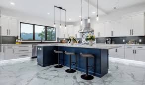10 Striking Navy Blue Kitchen Ideas for a Bold Design