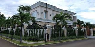 Setiap warna cat rumah yang memiliki efek tersendiri. 10 Rumah Artis Papan Atas Yang Mirip Istana Mewah Banget Merdeka Com