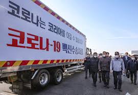 백신 접종 뒤 사망도 1건이 새로 보고돼 방역당국이 인과성을 조사 중입니다. í•œ ì¹˜ì˜ ì˜¤ì°¨ë„ ì—†ê²Œ æ–‡ ì¸ì²œê³µí•­ì„œ ë°±ì‹  ìˆ˜ì†¡í›ˆë ¨ ì°¸ê´€ ì„œìš¸ì‹ ë¬¸