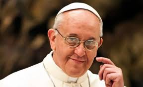 Coloana din care face parte papa francisc este întâmpinată pe traseu de mii oameni care trag pe dreapta şi îl salută. Papa In Romania Detalii PuÈ›in È™tiute LegÄƒtura Dintre Dacia È™i Serviciile Secrete De Ce VorbeÈ™te Papa RomanÄƒ È™i De Ce Au Fost Adunate Toate CoÈ™urile De Gunoi De Pe Traseu Capital
