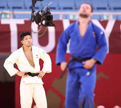98 年生まれ世代が6人代表メンバーに 古賀玄暉・藤原崇太郎・飯田健太郎・原田健士・ 増山香補・舟久保遥香 日本柔道界の未来を期待されている注目の世代。 3 連覇中の男女混合団体戦 個の強さだけではなく、チームワークの良さも世界に証明し続けている。 Ngpfxanmgxvwxm