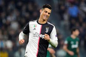 Cristiano ronaldo juventus jersey number 7 2018/2019 sport metal wristwatch fans collection by jersey, shoes & workout dvd. Fca Pays Up To Keep Its Jeep Brand On Cr7 Juve Jersey Reuters Com