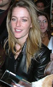 Collection with 643 high quality pics. Gillian Anderson Wikiwand