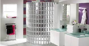 En premier lieu, elles gardent la luminosité de la salle d'eau sans empêcher le caractère privé de cet espace. Utiliser Des Carreaux De Verre Dans Sa Maison M6 Deco Fr