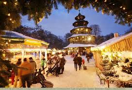 Christkindlmarkt Am Chinesischen Turm Englischer Garten Munchen Bayern Deutschland Chinesischer Turm Turm Englischer Garten