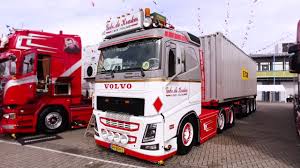 A large road vehicle that is used for transporting large amounts of goods: Volvo Trucks Do You Love Flat Roof Cabs Check Out This Volvo Fh Welcome To My Cab Light Youtube