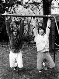 Enchaînant les petits boulots, il décide de prendre sa vie en main à l'âge de 20 ans, lorsque son meilleur ami décède dans. Epingle Sur Duvignon