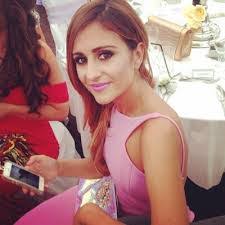 Shelly Oakley's Instagram, Twitter & Facebook