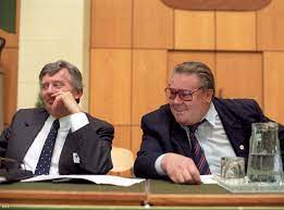 Magyarország rendszerváltoztató miniszterelnöke utoljára 1993. Index Nagykep Antall A Kamikaze Miniszterelnok