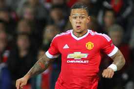 Klubi blaugrana njoftoi pasditen e së shtunës afrimin e sulmuesit holandez, që sezonin e kaluar luante me lyon. Olympique Lyon Memphis Depay Nutzt Manchester United Sein Vorkaufsrecht