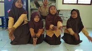 Gerakan tari bungong jeumpa dalam posisi duduk. Tari Bungong Jeumpa Posisi Duduk Sdn Soprayan Youtube