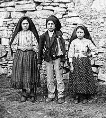 Cerca de fátima se encuentra la aldea de aljustrel, en donde nacieron los tres niños lucía, francisco y jacinta. Our Lady Of Fatima Wikipedia