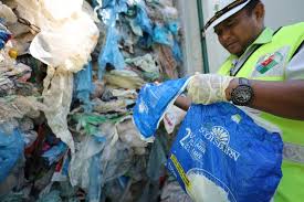 Company records show jingye was set up in malaysia in october 2017, three months after china said it would ban imports of foreign waste from 2018. Malaysia To Send 3 000 Tonnes Of Plastic Waste Back To Countries Of Origin Huffpost