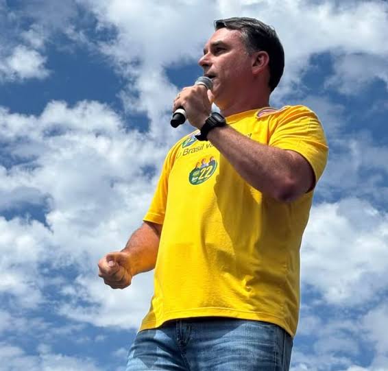 Aliados dizem que Flávio Bolsonaro viajou para os Estados Unidos - Últimas Notícias