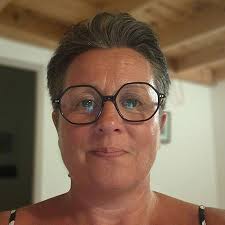 Amazon.com: Laura Sand: books, biography, latest update