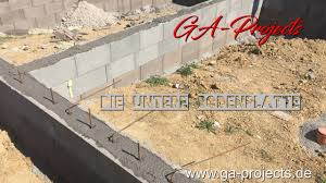 Mit schalungssteinen aus beton kann man schnell eine kleine mauer. Hausbau Die Untere Bodenplatte Baublog 5 Youtube