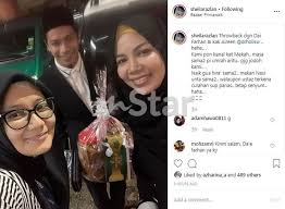 Seorang pendakwah asal malaysia bernama dai farhan tega menceraikan sang istri yang diketahui bernama erin di saat sedang hamil. Terkena Sup Panas Da I Farhan Tetap Senyum Berkenalan Ketika Tunai Umrah Isteri Lan Solo Dedah Sikap Ustaz Sensasi Bersama Isteri Keduanya Hiburan Mstar