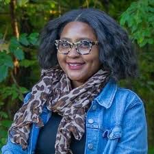 Lisa Hagan's Instagram, Twitter & Facebook