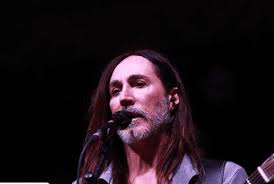 Manuel Agnelli con la barba