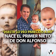 Es el primer nieto del famoso presentador de noticias Alfonso Espinosa de  los Monteros​ y ha llegado a cambiar la vida de padres y abuelitos. Revista  MAMÁ conversó con ellos ▶️ http://bit.ly/2CfHGg3