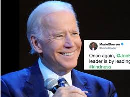 This Candid Photo Of Joe Biden Chatting With A Homeless Man Is Going Viral  & Making The Internet Really Emotional