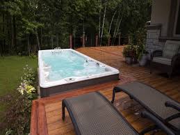 Pour les indécis, sachez qu'il existe des spas de grandes dimensions (plus de dix mètres de long) qui offrent deux espaces. Le Spa De Nage Remplace De Plus En Plus La Piscine Dans Nos Cours Arriere