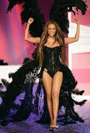 Tyra Banks 2005 Photos Victoria S Secret Fashion Show Through The Years Victoria Secret Fashion Show Victoria Secret Fashion Fashion Show