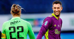 U bevindt zich op de schotse premiership tussenstanden pagina in de sectie voetbal/schotland. Kogel Door De Kerk Ajax Bereikt Akkoord Met Stekelenburg Nederlands Voetbal Gelderlander Nl