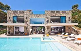 Una villa moderna bianca con piscina antistante. Le Case Di Design Piu Belle Del Mondo Foto Design Mag