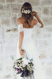 You can wear your hair down and still incorporate flowers. 30 Mesmerizing Wedding Hairstyles With Flowers Parfum Flower Company