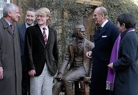 Princ filip preminuo je jutros u zamku vindzor u 100. File Unveiling Young Darwin Statue Hrh Prince Philip 2009 Christ S College Cambridge Jpg Wikipedia