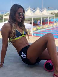 Si avvicina al nuoto seguendo i consigli del padre, istruttore, e soprattutto le orme della sorella maggiore erika, nuotatrice. Simona Quadarella Facebook