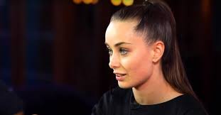 Актрисе выпало сыграть в сюжете жестокую помещицу лидию шефер. Byvshaya Holostyachka Kseniya Mishina Narvalas Na Kritiku Ne Vozmozhno Smotret Novini Ukrayinci