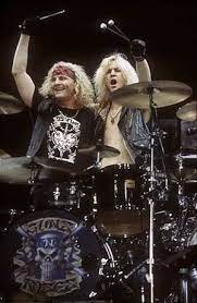The musician revealed that he was a cocaine dealer before it became music, and that he crossed as united states borders with drug bags attached to his waist. Guns N Roses Matt Sorum Duff Mckagan The Duff Guns N Roses Duff Mckagan