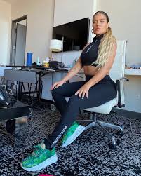 Jonas brothers and karol g. Karol G Da Positivo En Prueba De Covid 19 Que Se Hizo Junto A Anuel Aa Y Ahora Que Los Angeles Times