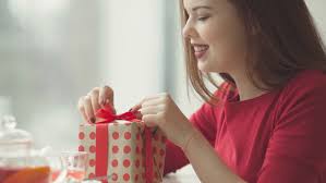 Ev görmeye hediye ne alınır konusu oldukça zorlayıcı hediye seçenekleri arasında yer alıyor ancak almak istediğiniz hediyenin belli koşullarda olması gerektiğini önceden belirlerseniz sanıldığı kadar da zor olmadığını görebilirsiniz. Yeni Ev Hediyesi Ne Alinir Yeni Ev Icin En Guzel 40 Hediye