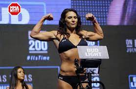 She won the fight via tko in the first round. Cat Zingano On Amanda Nunes I Was A Mess And I Still Broke Her And Made Her Quit Mmanytt Com