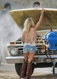 Looking for something a little more powerful to sate those urges? Carrie Underwood Jean Shorts Carrie Underwood In Jeans Shorts 04 Gotceleb Pferde Madchen Fotografie Carrie Underwood Madchen Fotografie