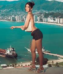 Lynda Parra - Free pics, galleries & more at Babepedia