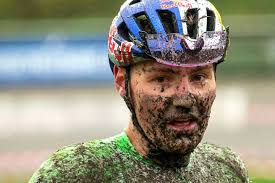 Med mudder i hele ansigtet blev Caroline Danmarks Cykelcross-dronning