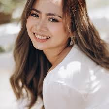 Johanna Valerio's Instagram, Twitter & Facebook