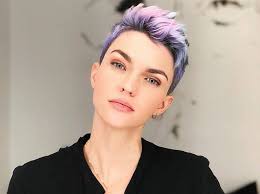 Αη∂ α ѕтυηηιηg, ƒυηку ιηкє∂ υρ ƒєммє ★. The Trend Auf Twitter Ruby Rose Y Su Increible Nuevo Look Con El Pelo Tenido De Lila