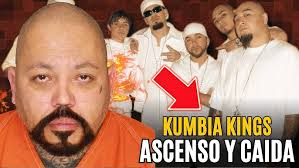 SAMUEL GARCÍA CANTANDO CON LOS KUMBIA KINGS