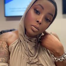 Bruh Judge Judy is thick as F***! Lmaooooo