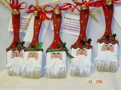 En coupant dans le rouleau, il vous fera un super support pour votre sapin en carton que les enfants auront préalablement décoré. 10 Idees De Pinceaux Pere Noel Noel Bricolage Noel Pere Noel