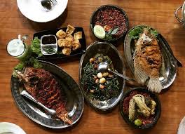 Itulah sebabnya, pemilihan menu makan malam yang sehat dan juga lezat, sangatlah penting bagi kesehatan anda dan keluarga di rumah.jangan memilih makanan yang hanya membuat anda asal kenyang saja. 8 Tempat Makan Di Malang Untuk Makan Malam Bareng Keluarga